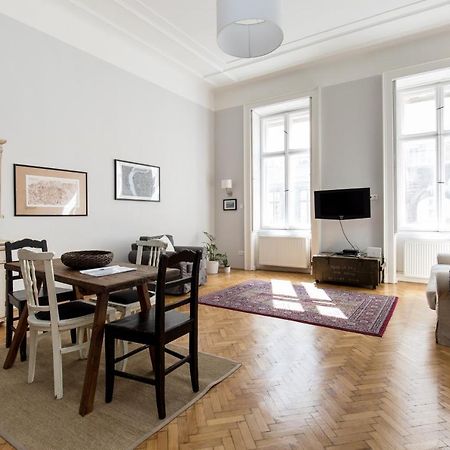 King Rustik & Central Apartment Budapest Kültér fotó